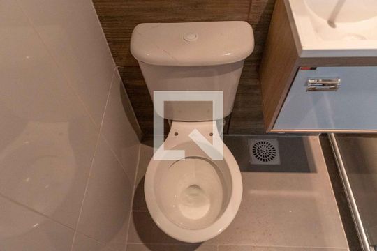 Banheiro de kitnet/studio para alugar com 1 quarto, 20m² em Fonseca, Niterói