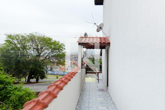 Corredor Lateral  de casa à venda com 3 quartos, 220m² em Picanço, Guarulhos
