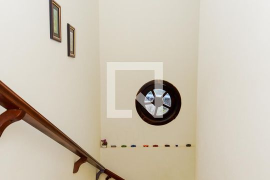 Escada Quartos/Sala de casa à venda com 3 quartos, 220m² em Picanço, Guarulhos