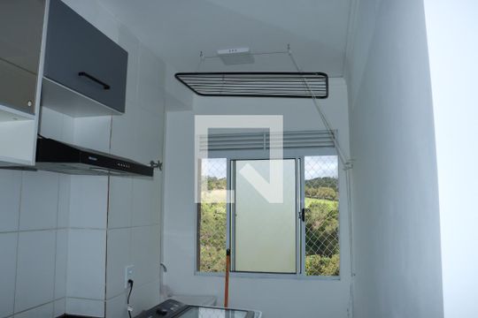 Cozinha de apartamento para alugar com 2 quartos, 47m² em Vila Monte Serrat, Cotia