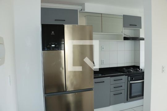 Cozinha de apartamento para alugar com 2 quartos, 47m² em Vila Monte Serrat, Cotia