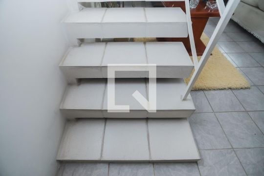 Escada de casa à venda com 5 quartos, 120m² em Vila Romana, São Paulo