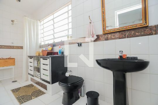 Banheiro 1 de casa à venda com 5 quartos, 120m² em Vila Romana, São Paulo