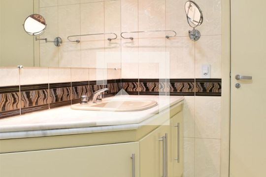 Banheiro Suíte 1 de apartamento para alugar com 4 quartos, 211m² em Batel, Curitiba
