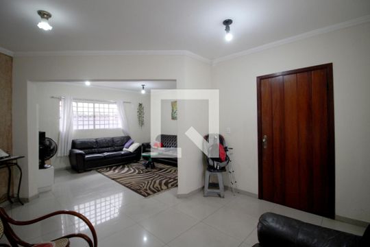 Casa para alugar com 3 quartos, 240m² em Jardim Astro, Sorocaba
