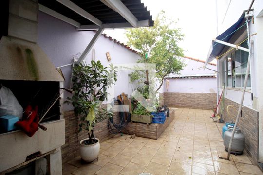 Área Externa de casa para alugar com 3 quartos, 240m² em Jardim Astro, Sorocaba