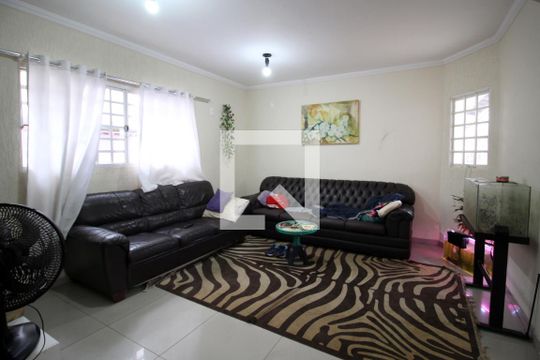 Sala de TV de casa para alugar com 3 quartos, 240m² em Jardim Astro, Sorocaba