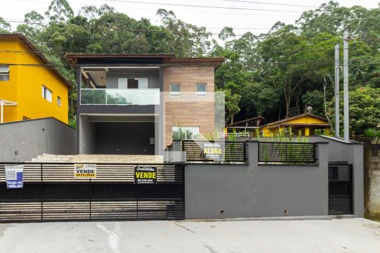Frente de casa para alugar com 3 quartos, 400m² em Jardim dos Ipês, Embu das Artes