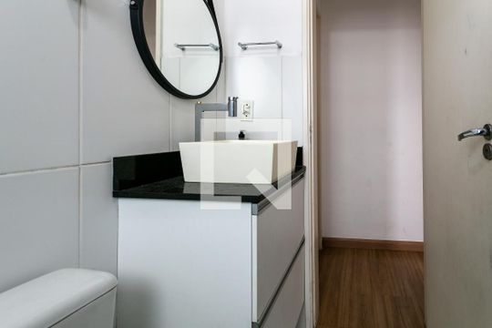 Banheiro de apartamento à venda com 2 quartos, 51m² em Taboão, São Bernardo do Campo