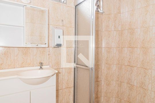 Banheiro de casa à venda com 4 quartos, 220m² em Vila Nilo, São Paulo