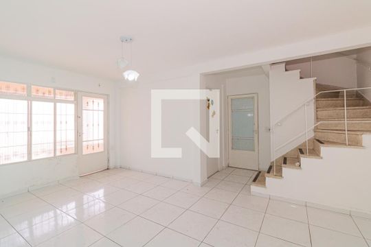 Casa à venda com 4 quartos, 220m² em Vila Nilo, São Paulo
