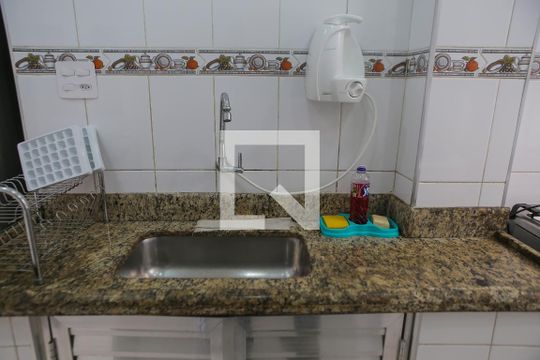 Cozinha de apartamento para alugar com 2 quartos, 60m² em Aparecida, Santos
