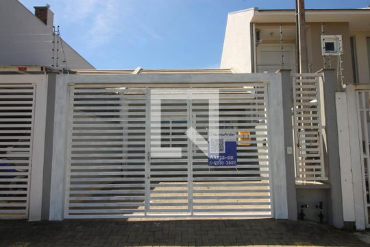 Fachada de casa à venda com 2 quartos, 80m² em Igara, Canoas