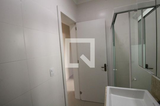 Banheiro de casa à venda com 2 quartos, 80m² em Igara, Canoas