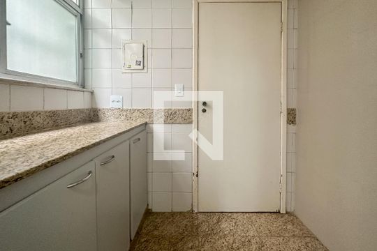 Área de Serviço de apartamento para alugar com 4 quartos, 150m² em Sagrada Família, Belo Horizonte