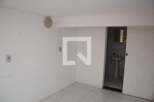 Sala de casa para alugar com 1 quarto, 40m² em Jardim Pérola, Contagem