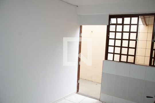 Cozinha de casa para alugar com 1 quarto, 40m² em Jardim Pérola, Contagem
