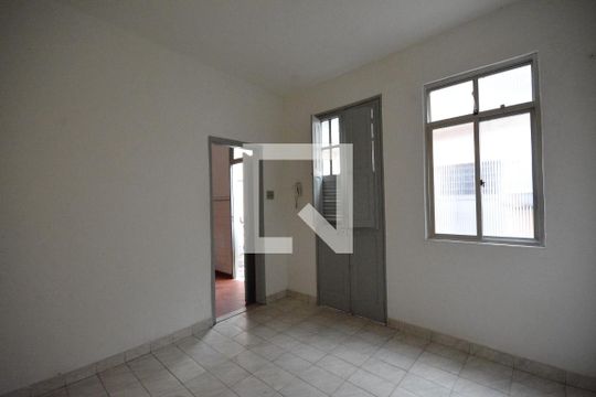 Sala de apartamento para alugar com 1 quarto, 50m² em Irajá, Rio de Janeiro