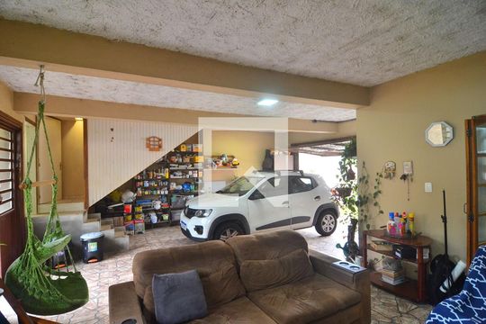Garagem de casa à venda com 5 quartos, 256m² em Estância Velha, Canoas
