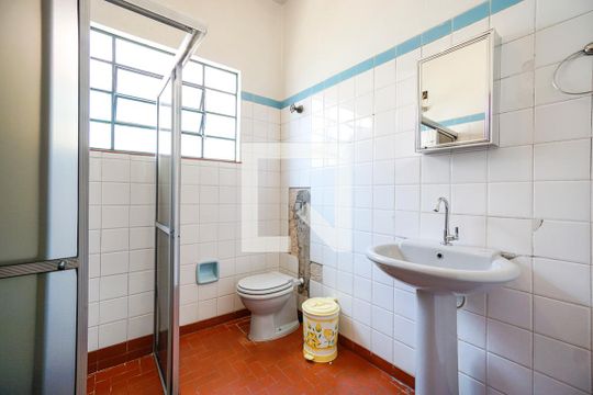 Banheiro social de casa à venda com 3 quartos, 143m² em Penha de França, São Paulo