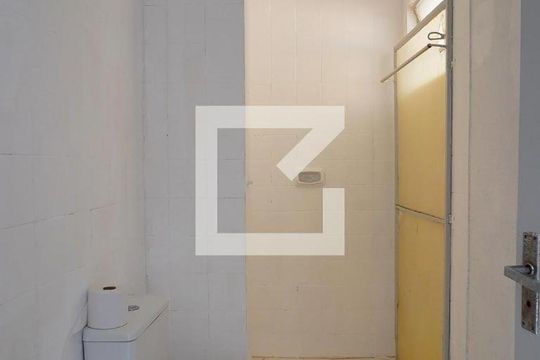 Banheiro de apartamento para alugar com 1 quarto, 40m² em Jardim Carvalho, Porto Alegre