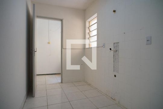 Cozinha de apartamento para alugar com 1 quarto, 40m² em Jardim Carvalho, Porto Alegre