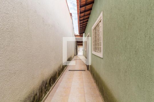 Corredor Lateral de casa para alugar com 3 quartos, 80m² em Vila Mogi Moderno, Mogi das Cruzes