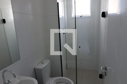 Banheiro  de apartamento para alugar com 2 quartos, 43m² em Loteamento City Jaragua, São Paulo