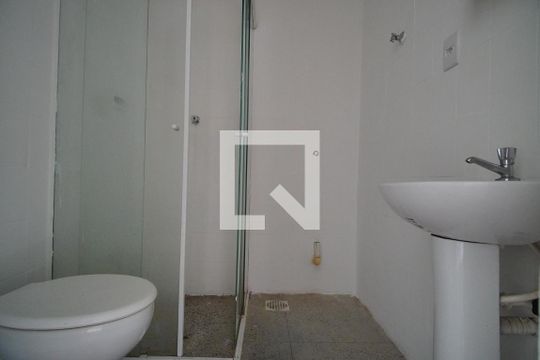 Banheiro  de apartamento à venda com 1 quarto, 48m² em Rubem Berta, Porto Alegre