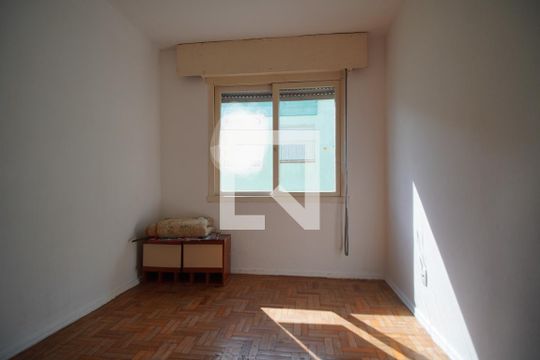 Quarto de apartamento à venda com 1 quarto, 48m² em Rubem Berta, Porto Alegre