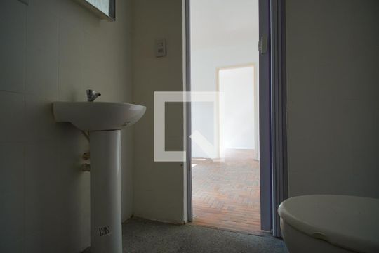 Banheiro  de apartamento à venda com 1 quarto, 48m² em Rubem Berta, Porto Alegre