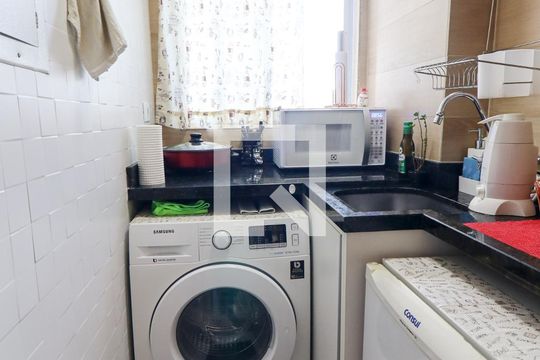 Cozinha e Área de Serviço de kitnet/studio para alugar com 1 quarto, 25m² em Bigorrilho, Curitiba