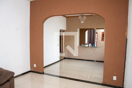 Casa para alugar com 3 quartos, 150m² em Xangri-la, Contagem