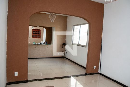 Sala de casa para alugar com 3 quartos, 150m² em Xangri-la, Contagem