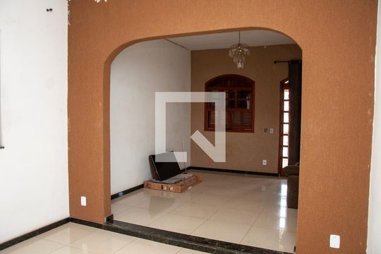 Sala de casa para alugar com 3 quartos, 150m² em Xangri-la, Contagem