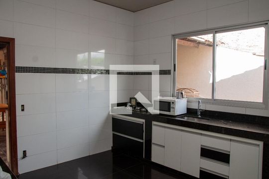 Cozinha de casa para alugar com 3 quartos, 150m² em Xangri-la, Contagem