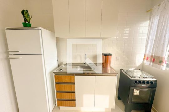 Cozinha de apartamento para alugar com 1 quarto, 25m² em Ingleses do Rio Vermelho, Florianópolis