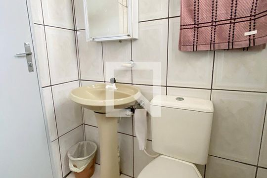 Banheiro de casa à venda com 2 quartos, 110m² em Rondônia, Novo Hamburgo