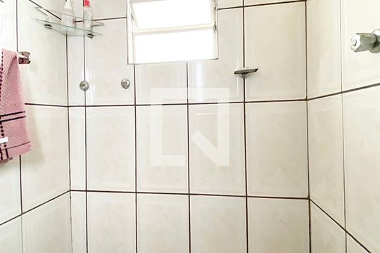 Banheiro de casa à venda com 2 quartos, 110m² em Rondônia, Novo Hamburgo
