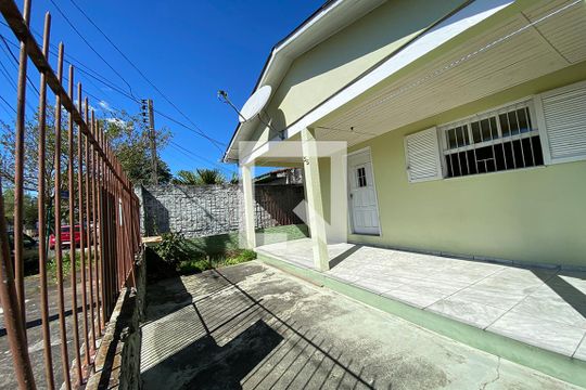 Fachada de casa à venda com 2 quartos, 110m² em Rondônia, Novo Hamburgo