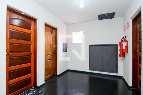 Hall de Entrada de apartamento para alugar com 2 quartos, 55m² em Jardim Dourado, Guarulhos