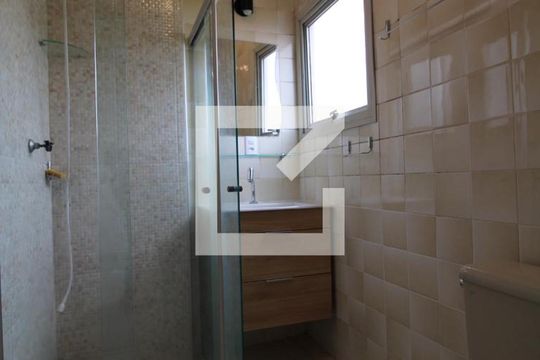 Banheiro de apartamento à venda com 1 quarto, 50m² em Centro, Campinas