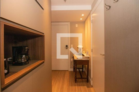 Sala e Cozinha de kitnet/studio para alugar com 1 quarto, 40m² em Petrópolis, Porto Alegre