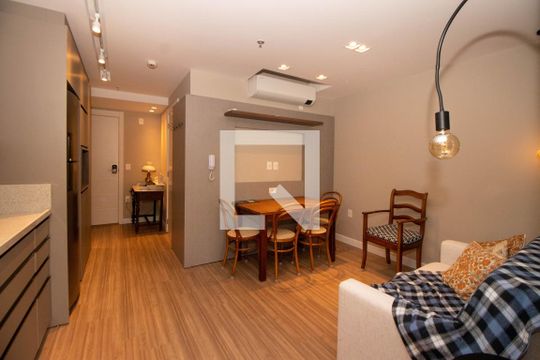 Sala e Cozinha de kitnet/studio para alugar com 1 quarto, 40m² em Petrópolis, Porto Alegre