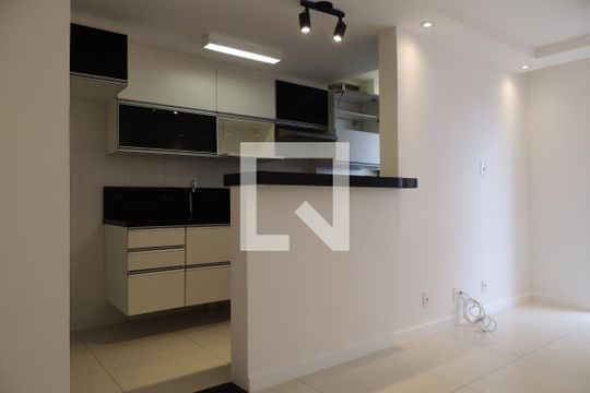 Sala de apartamento para alugar com 2 quartos, 46m² em Jacarepaguá, Rio de Janeiro