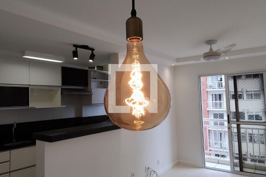 Detalhe Sala de apartamento para alugar com 2 quartos, 46m² em Jacarepaguá, Rio de Janeiro