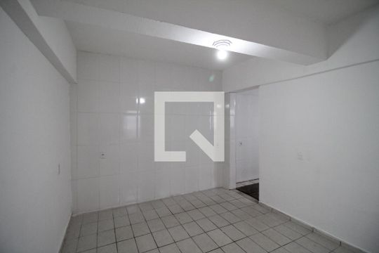 Quarto de casa para alugar com 1 quarto, 25m² em Vila Talarico, São Paulo