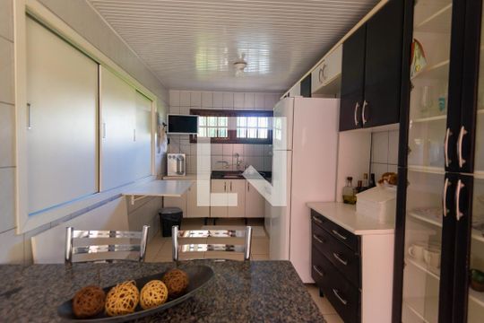 Cozinha de casa à venda com 4 quartos, 320m² em Tristeza, Porto Alegre