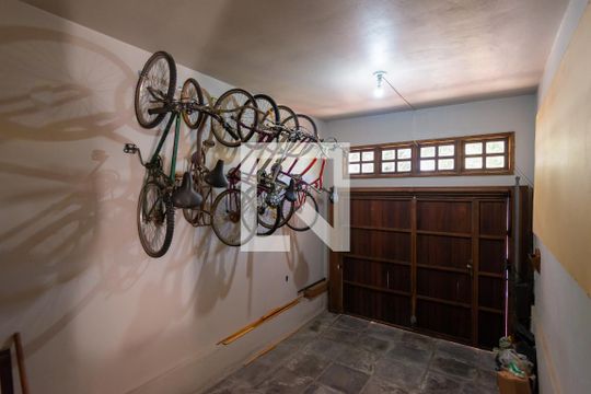 Garagem de casa à venda com 4 quartos, 320m² em Tristeza, Porto Alegre