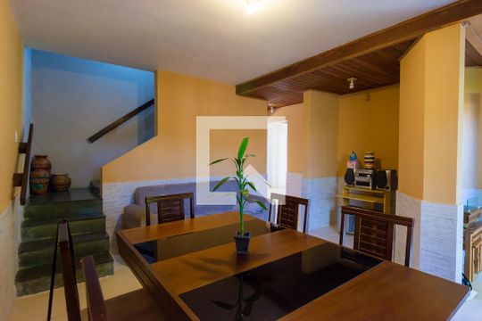Casa à venda com 4 quartos, 320m² em Tristeza, Porto Alegre
